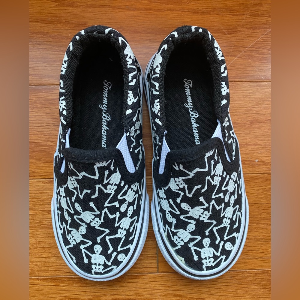 Tommy Bahama toddler size 9 m- glow in the dark slip ons- LIKE NEW